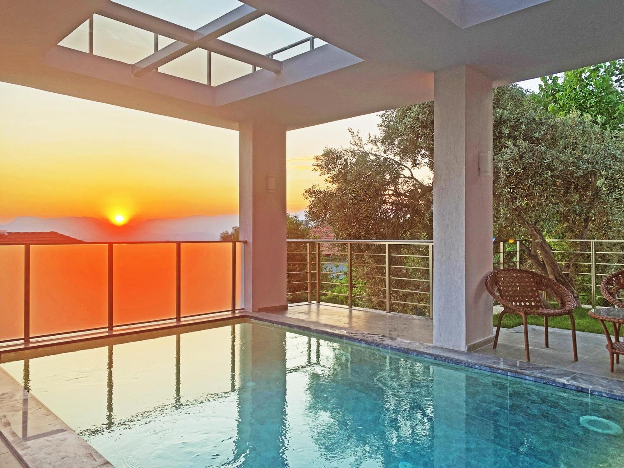 With A Private Heated Pool, Jacuzzi, Overlooking Spectacular Views Of The Sea Вилла