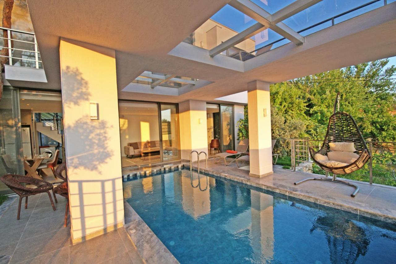 Villa With A Private Heated Pool, Jacuzzi, Overlooking Spectacular Views Of The Sea *