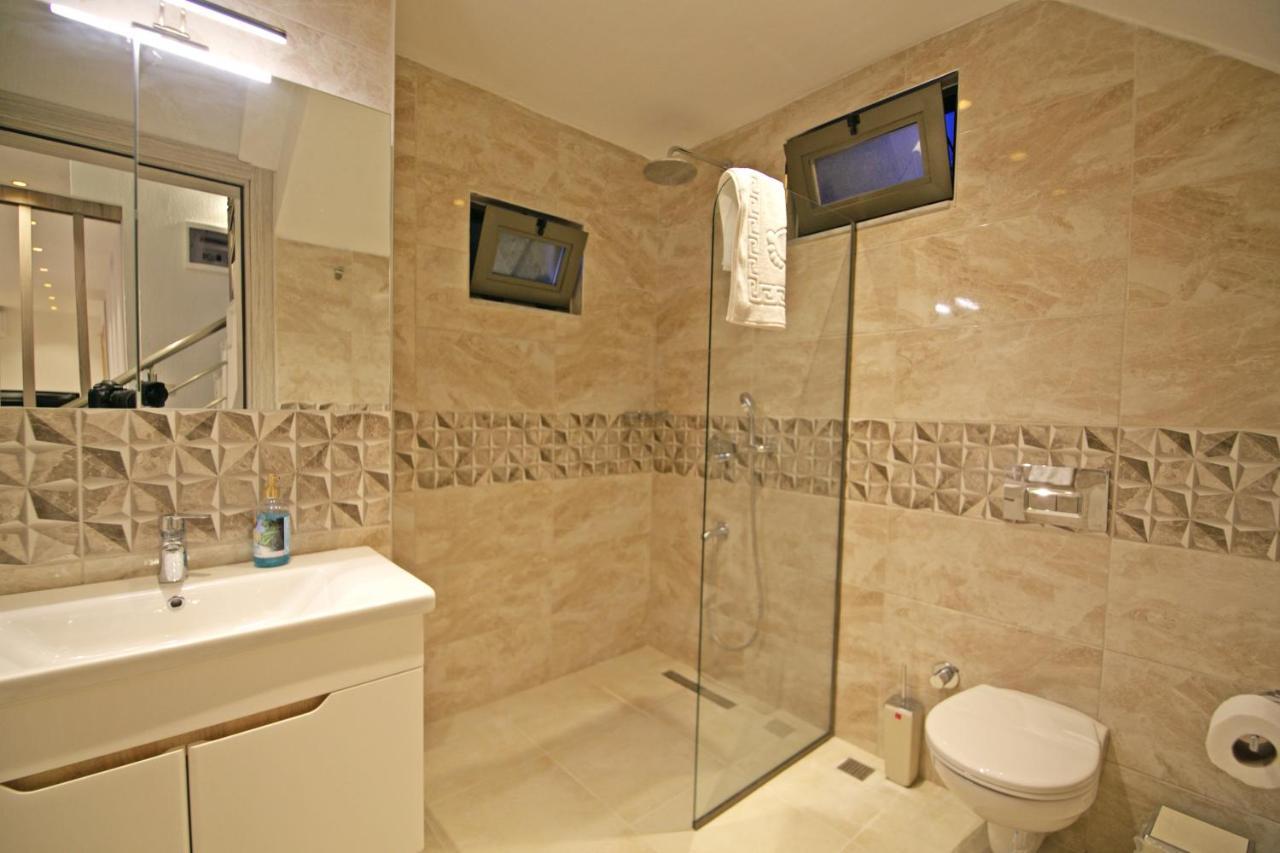 Vilă With A Private Heated Pool, Jacuzzi, Overlooking Spectacular Views Of The Sea