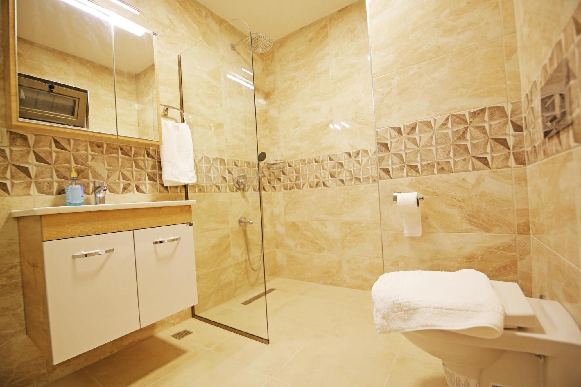With A Private Heated Pool, Jacuzzi, Overlooking Spectacular Views Of The Sea *