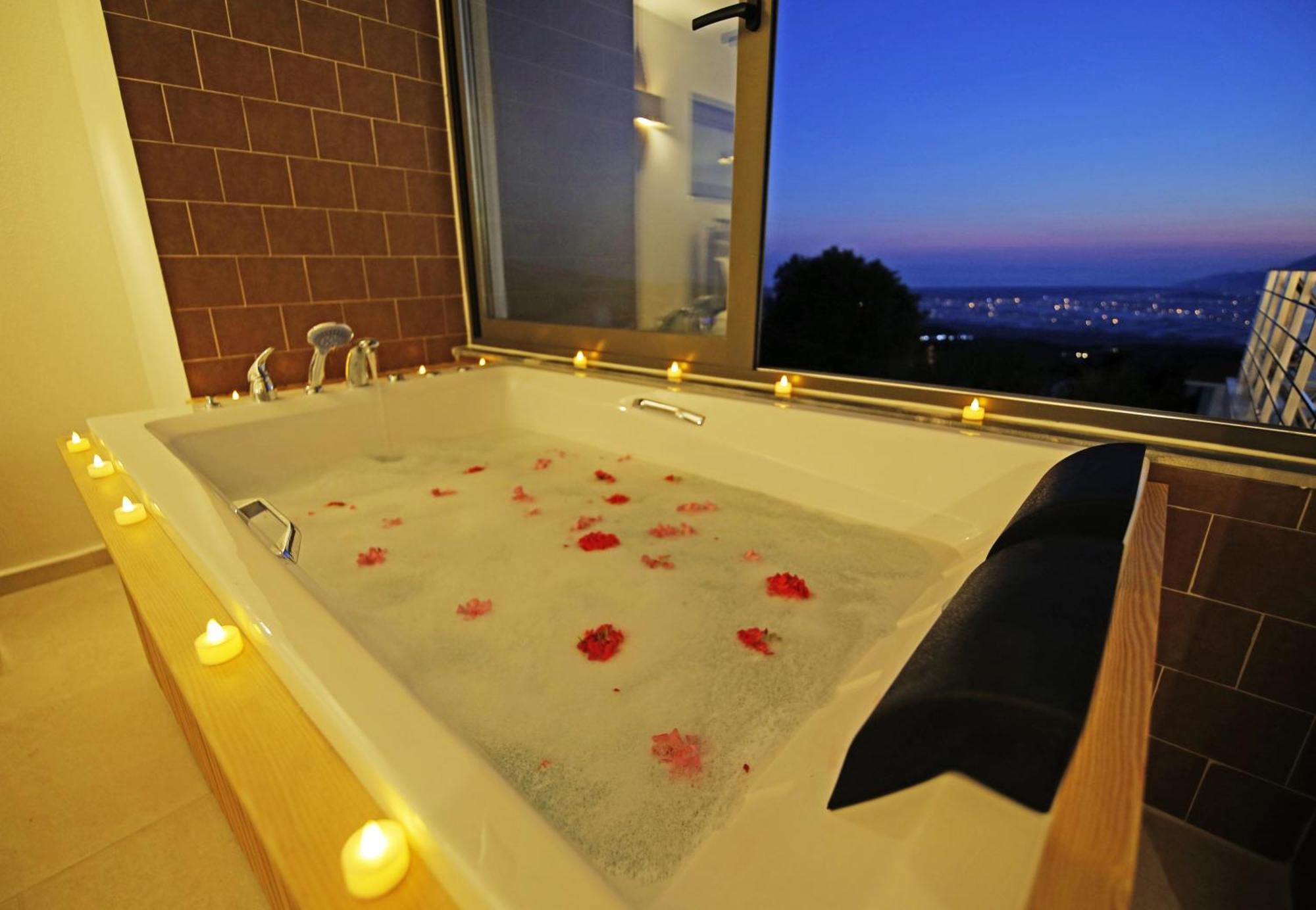 With A Private Heated Pool, Jacuzzi, Overlooking Spectacular Views Of The Sea *