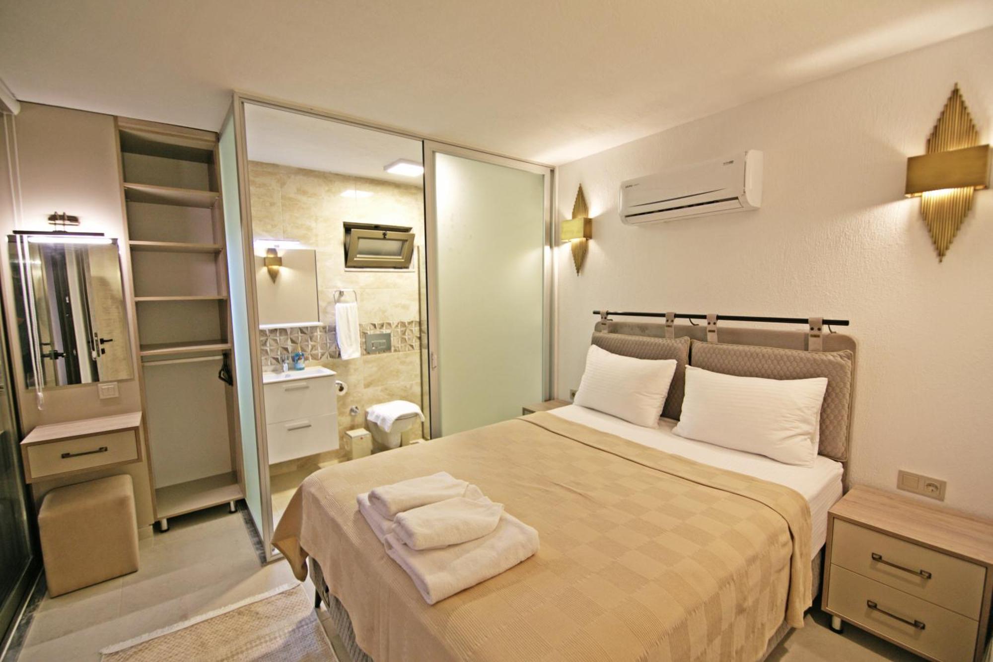 With A Private Heated Pool, Jacuzzi, Overlooking Spectacular Views Of The Sea Villa