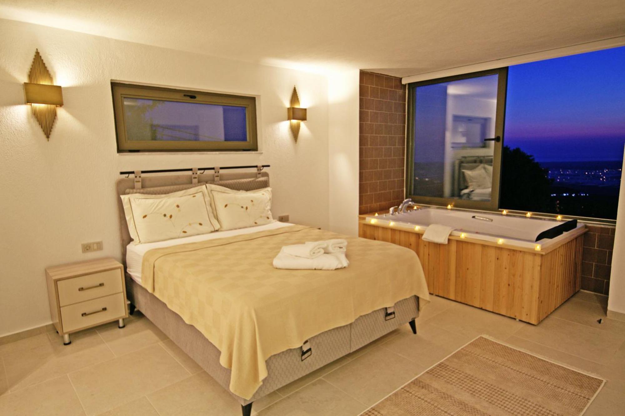 With A Private Heated Pool, Jacuzzi, Overlooking Spectacular Views Of The Sea * Kas